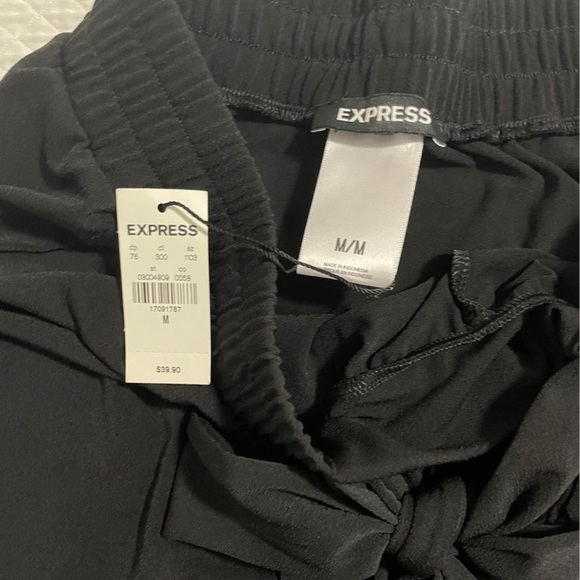 Express Sz M Shorts NWT - Picture 3 of 8